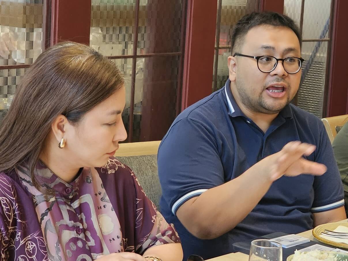 Ana Magkawas with Raffy Canare of the E-Commerce Promotions Council of the Philippines | Contributed photo