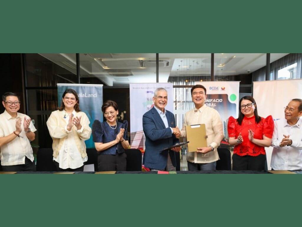 From left: BCDA President and CEO Joshua M. Bingcang and president and CEO of Ayala Land Inc. (ALI )Anna Ma. Margarita B. Dy. Also present to witness the ceremony were chair of the Board of ALI Jaime Augusto Zobel de Ayala, senior vice president and head of leasing and hospitality management Mariana Zobel de Ayala, and ALI SVP and head of strategic growth and new ventures Robert S. Lao, BCDA executive vice president and COO Atty. Gisela Z. Kalalo, and BCDA director Dante V. Liban. | Photo from BCDA