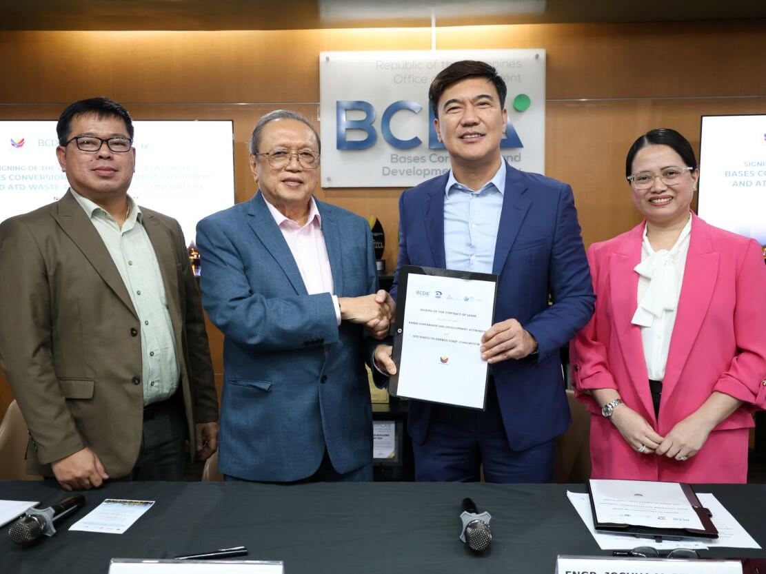 Engr. Ronnie Estrella, VP of the consortium of ATD Waste to Energy Corp., Global Heavy Equipment and Construction Corp., and Uttamenergy Ltd.; Engr. Amando T. Diaz, president and CEO of the consortium; Engr. Joshua M. Bingcang, President and CEO of the BCDA ; and Atty. Gisela Z. Kalalo and COO  of BCDA formalize the contract of lease for a four-hectare property in New Clark City, soon to be home to the first large-scale waste-to-energy (WTE) facility in the country. | Contributed photo