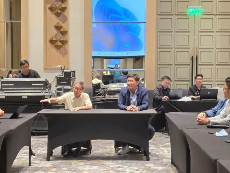 Environment Secretary Raphael P.M. Lotilla and BCDA President and CEO Joshua M. Bingcang during a consultation meeting on the planned P4-billion waste-to-energy facility. | Contributed photo &nbsp;(Click to ​view full image)