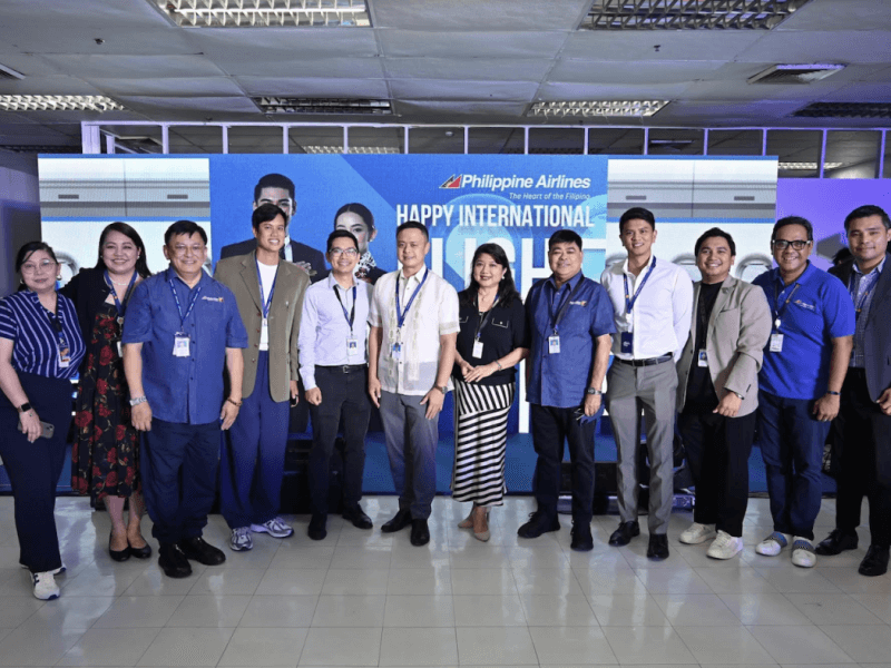 &nbsp;PAL executives, together with PAL President and COO Capt. Stanley K. Ng, grace the event. (Contributed)&nbsp;