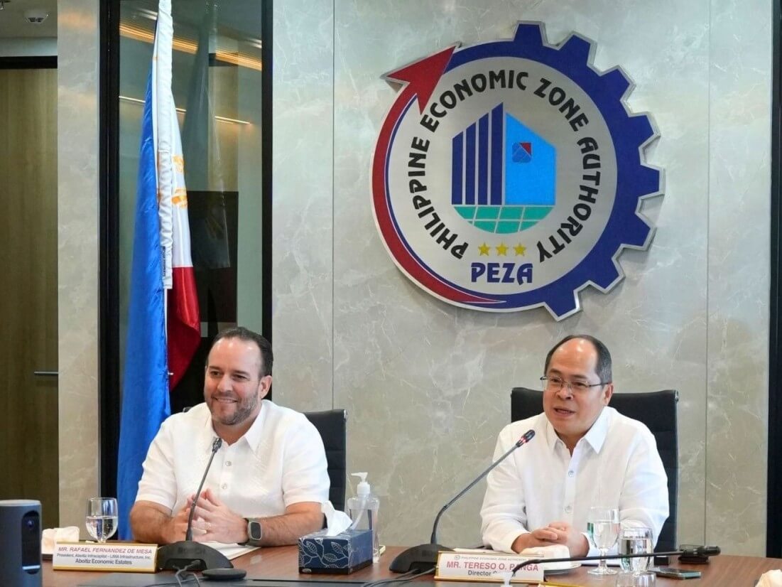 Aboitiz Economic Estates and Aboitiz Land president and CEO Rafael Fernandez de Mesa (left) with Philippine Economic Zone Authority (PEZA) Director General Tereso O. Panga.| Contributed photo