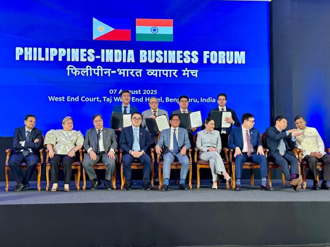 President Marcos with members of the Philippine delegation to India./ ​Photo from DTI
