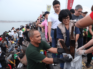  The DENR chief led government and private sector partners, and volunteers on Sept. 21 for the annual International Coastal Cleanup, the largest volunteer effort in the world devoted to cleaning the ocean and finding solutions to ocean pollution./ Contributed photo