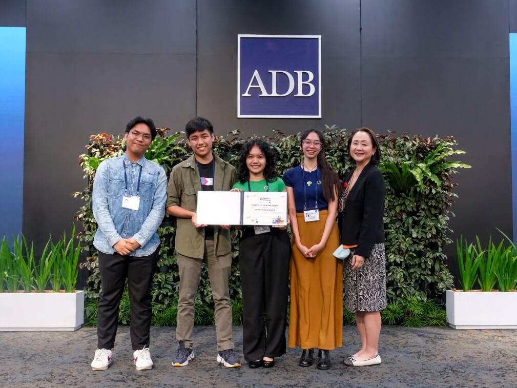 Students from Holy Angel University wins People’s Choice Award at the 2025 APAC Solution Challenge./ Contributed photo
