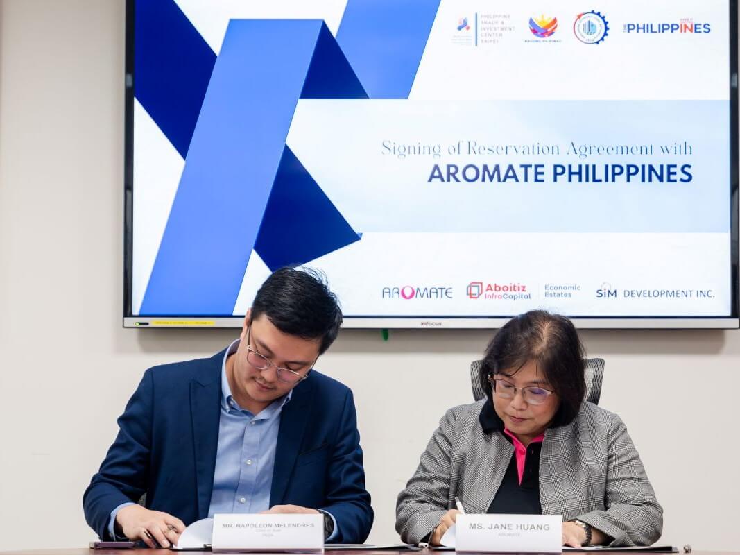 PEZA chief of staff Napoleon Ferdinand Melendres, representing Director General Tereso O. Panga, and Aromate president Jane Huang signed the registration agreement &nbsp;in a ceremony held in Taipei./Contributed photo