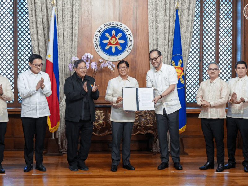 PSAC–Health Sector lead and Ayala Healthcare Holdings president & CEO Paolo Borromeo hands over the signed MOU to President Marcos, officially launching the Regulatory Sandbox Pilot Program with the FDA and PRC. | Photo from PCO