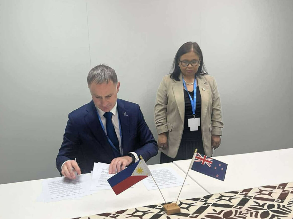 New Zealand Minister of Climate Change Simon Watts signs the Joint Declaration on Cooperation in Addressing Climate Change between the Philippines and New Zealand at the ongoing COP29 in Baku, Azerbaijan, with Philippine Ambassador and Deputy Representative Leila Lora-Santos in attendance./ Contributed photo