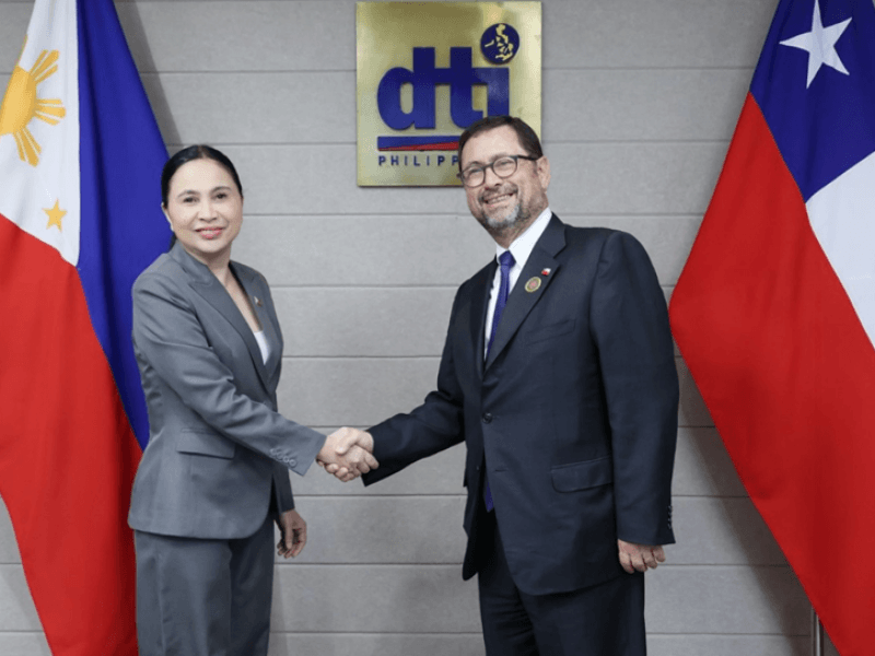 Trade Secretary Cristina A. Roque and Chilean Foreign Affairs Minister Francisco P&eacute;rez Mackenna mark the conclusion of negotiations for the Philippines&ndash;Chile Comprehensive Economic Partnership Agreement with a handshake. | Contributed photo