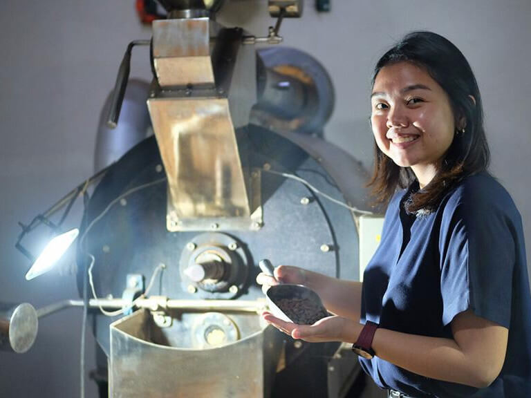 The program aims to equip the country's labor force, including vulnerable youth, with upgraded skills required by industries./ Photo from ADB