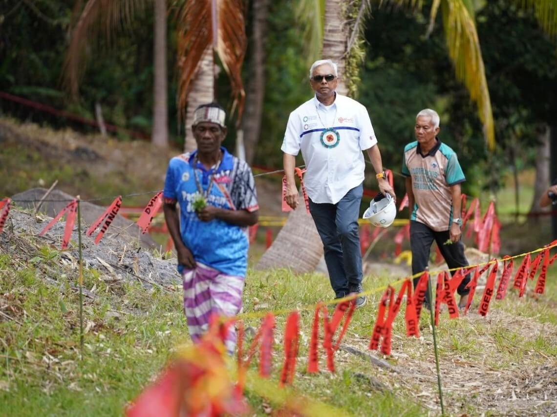 Atem S. Ramsundersingh of WEnergy Global takes part in a ceremonial land blessing with members of the local indigenous community in Palawan. | Contributed photo