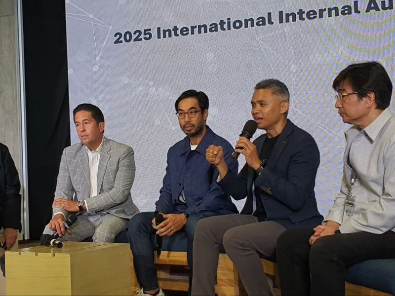 L-R: PLDT and Smart head of public engagement and corporate communications Roby Alampay, Metro Pacific Agro Ventures CEO Jovy Hernandez, Cebu Air and GoTyme independent director Brian Cu, Maya Bank president Gelo Madrid, and PLDT COO Butch Jimenez./Photo from PLDT (Click the photo to view ​entire image)