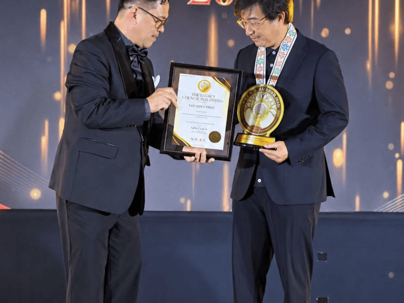 PLDT chief operating officer Butch Jimenez receives a corporate leadership award at the Legacy Icons Awards 2026 at Okada Manila./Photo taken from Jimenez's ​Facebook&nbsp;