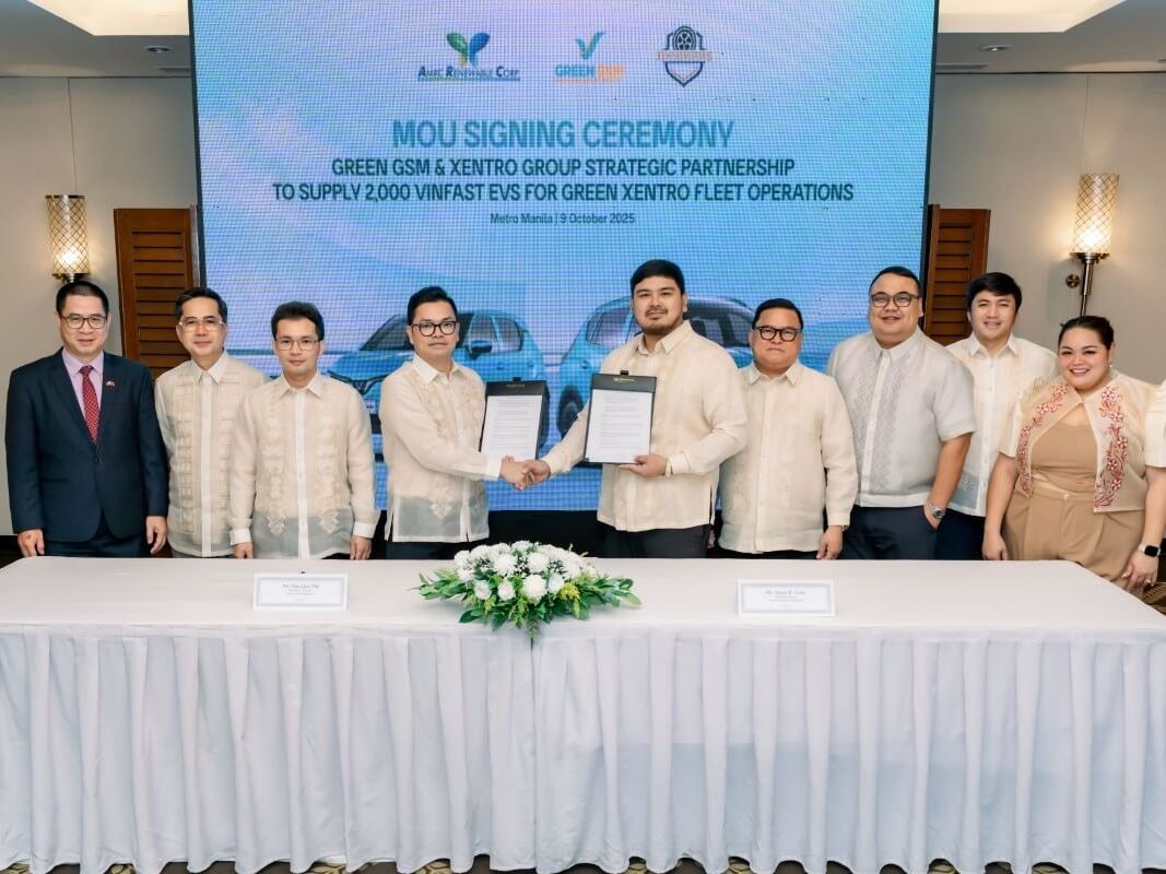 Representatives of the Vietnamese government, Philippine local authorities, GSM, and Xentro Group at the MOU signing ceremony on the supply of 2,000 VinFast EVs to operate the Green Xentro fleet. | Contributed photo