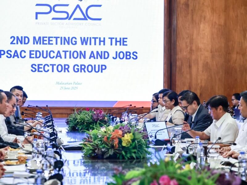 Private Sector Advisory Council – Jobs and Education Sector meets with President Ferdinand R. Marcos Jr. and presents key recommendations on workforce development, including the immediate rollout of the National AI Upskilling Roadmap./ Contributed photo  (Click the photo to view the ​entire image)