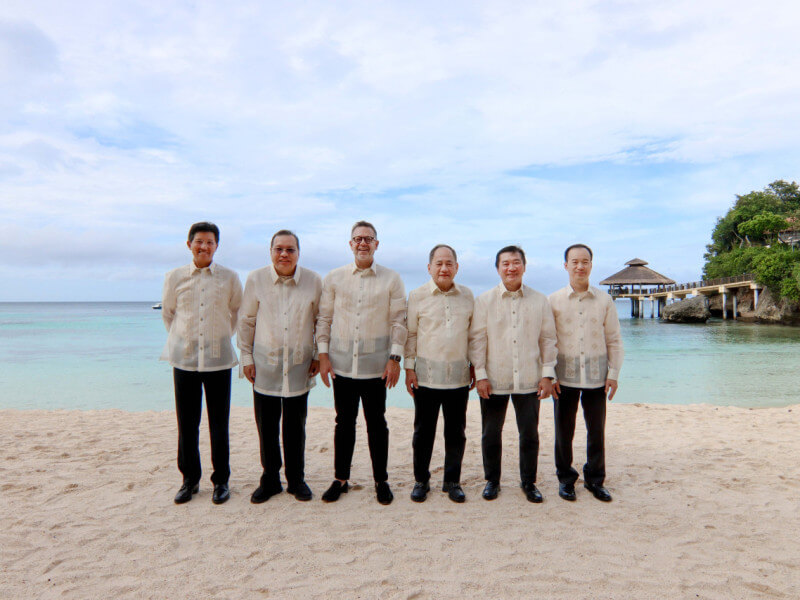 From left: SET President Asadej Kongsiri, IDX President Director Iman Rachman, BM CEO Datuk Muhamad Umar Swift, PSE President and CEO Ramon S. Monzon, SGX Group CEO Loh Boon Chye, and VNX Deputy CEO Quang Thuong Nguyen. 