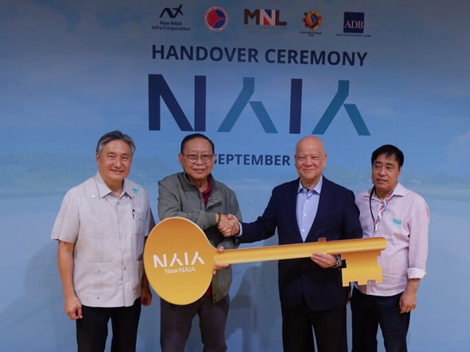 HANDOVER. Saturday morning saw the government turning over management of the Ninoy Aquino International Airport to the San Miguel Corp.-led consortium. Seen here during the simple ceremony are (left to right) Transportation Undersecretary Roberto Lim, Manila International Airport Authority general manager Eric Ines, San Miguel chair and CEO Ramon Ang, and NNIC president Angelito Alvarez./DOTr photo