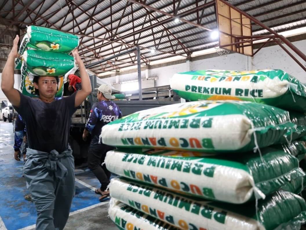 BCDA distributes rice, food packs and hot meals to families in Pampanga, Zambales, Tarlac and Bataan./Photo from BCDA