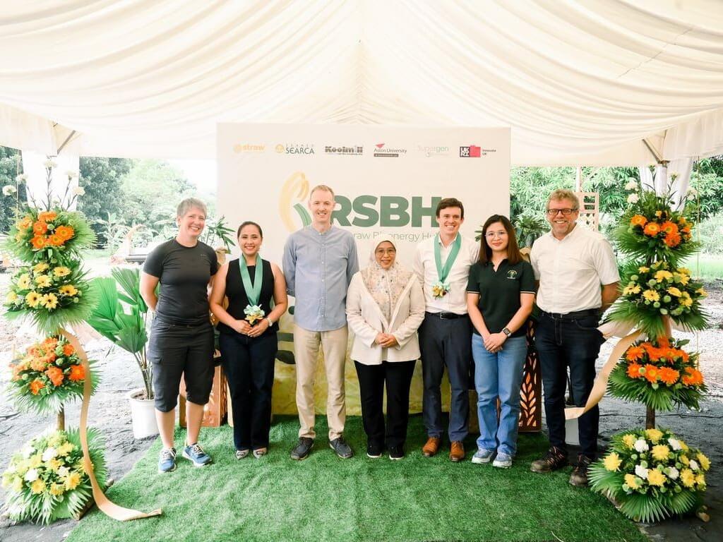 From left: Prof. Mirjam Roeder (Aston University), Hon. Karla Adajar-Lajara (LGU-Laguna), Craig Jamieson (Straw Innovations), Dr. Nur Azura binti Adam (SEARCA), Lloyd Cameron (British Embassy Manila), Marycris Ite (Department of Agriculture), and Alec Anderson (KoolMill Systems) during the ribbon-cutting ceremony of the Rice Straw Bioenergy Hub (RSBH) in Pila, Laguna. | Contributed photo