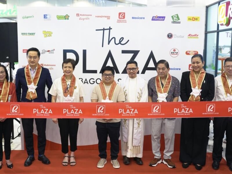 At the ribbon-cutting ceremony: (From left) Bambie Andal, VP for public-private partnership projects of Robinsons Land Corp.; Faraday Go, RLC EVP and Robinsons Malls business unit general manager; Robina Gokongwei-Pe, chair of Robinsons Retail Holdings Inc. (RRHI); Caloocan City Mayor Dale Gonzalo “Along”Malapitan; Rev. Fr. Eric Felonia Funtanares of Sto. Niño Parish; Congressman Oscar “OCA”Malapitan, Caloocan First District Representative; Mybelle V. Aragon-Go Bio, president and CEO of RLC; and Stanley Co, president and CEO of RRHI. | Contributed photo  (Click to view full image)