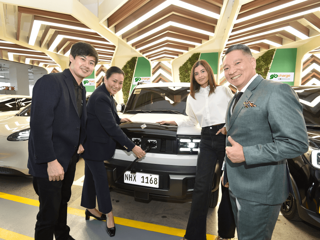 Green means GoCharge! Wuling Philippines president Lloyd Lee, Robinsons Land president and CEO Mybelle Aragon V. GoBio, Wuling brand ambassador Shamcey Supsup-Lee, and Robinsons Offices SVP and general manager Jericho P. Go powering up the Baojun Yep at the new GoCharge EV charging station in GBF Center 1. /Contributed photo