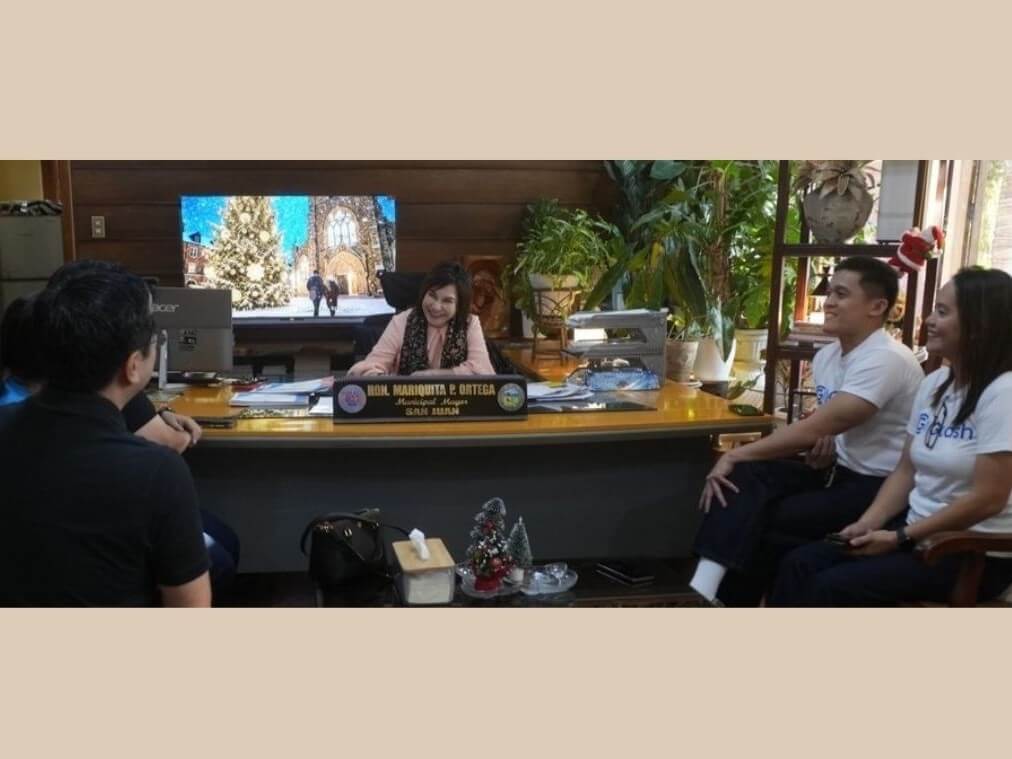 San Juan La Union mayor Mariquita P. Ortega (center) with GCash project leads, expressing her support for the initiative that strengthens efficient public service delivery for its constituents. | Contributed photo