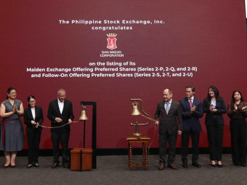 From left: SMC Special Projects, Corporate Finance – Treasury Ma. Carmela L. Ang, SMC AVP-Associate General Counsel and Assistant Corporate Secretary Mary Rose S. Tan, SMC Vice President for International Treasury & Funds Management Almira C. Dalusung, SMC Treasurer Joseph N. Pineda, PSE President and CEO Ramon S. Monzon, PSE COO Atty. Roel A. Refran, PSE Issuer Regulation Division Head Atty. Marigel M. Baniqued-Garcia, PSE General Counsel Atty. Veronica V. Del Rosario and PSE Capital Markets Development Division Head Mark Frederick V. Visda./Photo from PSE 
