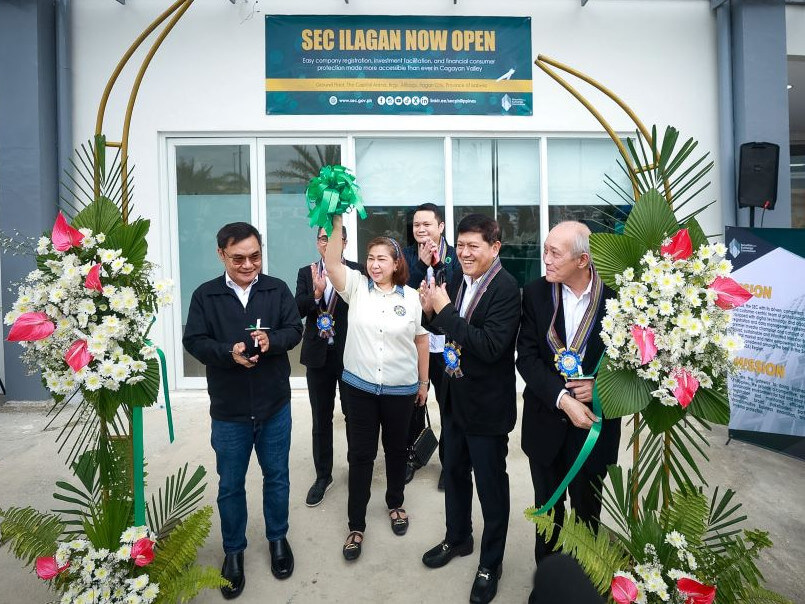 SEC Chair Emilio B. Aquino, and Commissioners Karlo S. Bello, McJill Bryant T. Fernandez, and Rogelio V. Quevedo, together with Ilagan City Vice Mayor Kiryll S. Bello, lead the inauguration of the SEC Ilagan Extension Office./ Photo from the SEC.