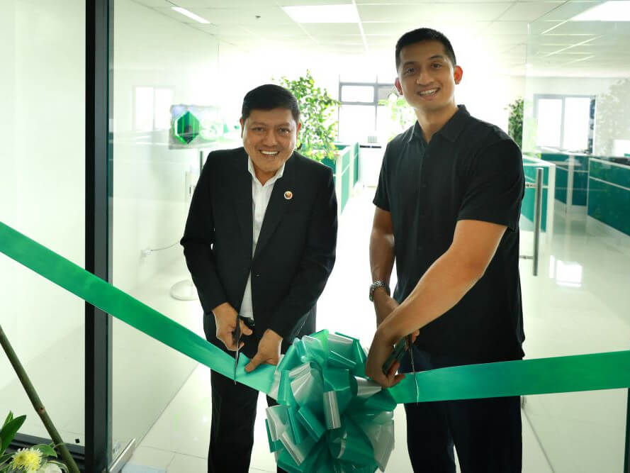 SEC Chair Emilio B. Aquino and Ilocos Norte Governor Matthew J. Marcos Manotoc lead the inauguration of the SEC Laoag Extension Office on Jan. 9, markingthe Commission’s 14th in the country./Photo from the SEC