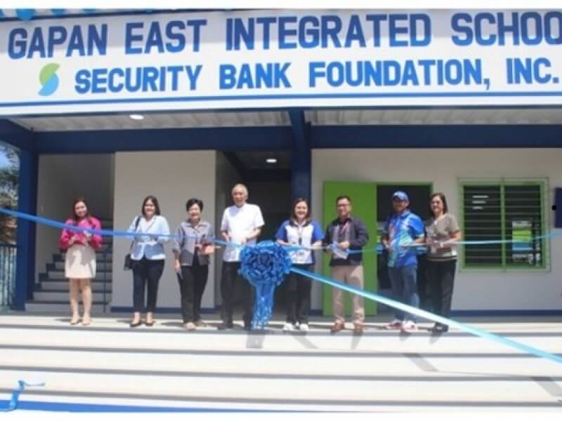 Ribbon-cutting ceremony for the newly constructed Gapan East Integrated School building led by (from left) Ronalyn Velilia, Gapan Branch business manager; Maureen Grace Banalagay, Bulacan/Nueva Ecija branch banking group area head; Melissa Aquino, SBFI trustee; Rafael F. Simpao, Jr., SBFI chair; Emary Joy D. Pascual, Mayor of Gapan City; Dr. Enrique E. Angeles Jr., Schools Division superintendent; Paul Michael Amparado, Barangay Captain of San Vicente, Gapan; and Julita Aguilar, principal of Gapan East Integrated School | Contributed photo