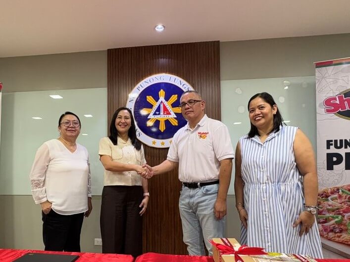 Quezon City Mayor Joy Belmonte and SPAVI national operations director Carlos Robles III at the ceremonial signing of the partnership agreement./Contributed photo
