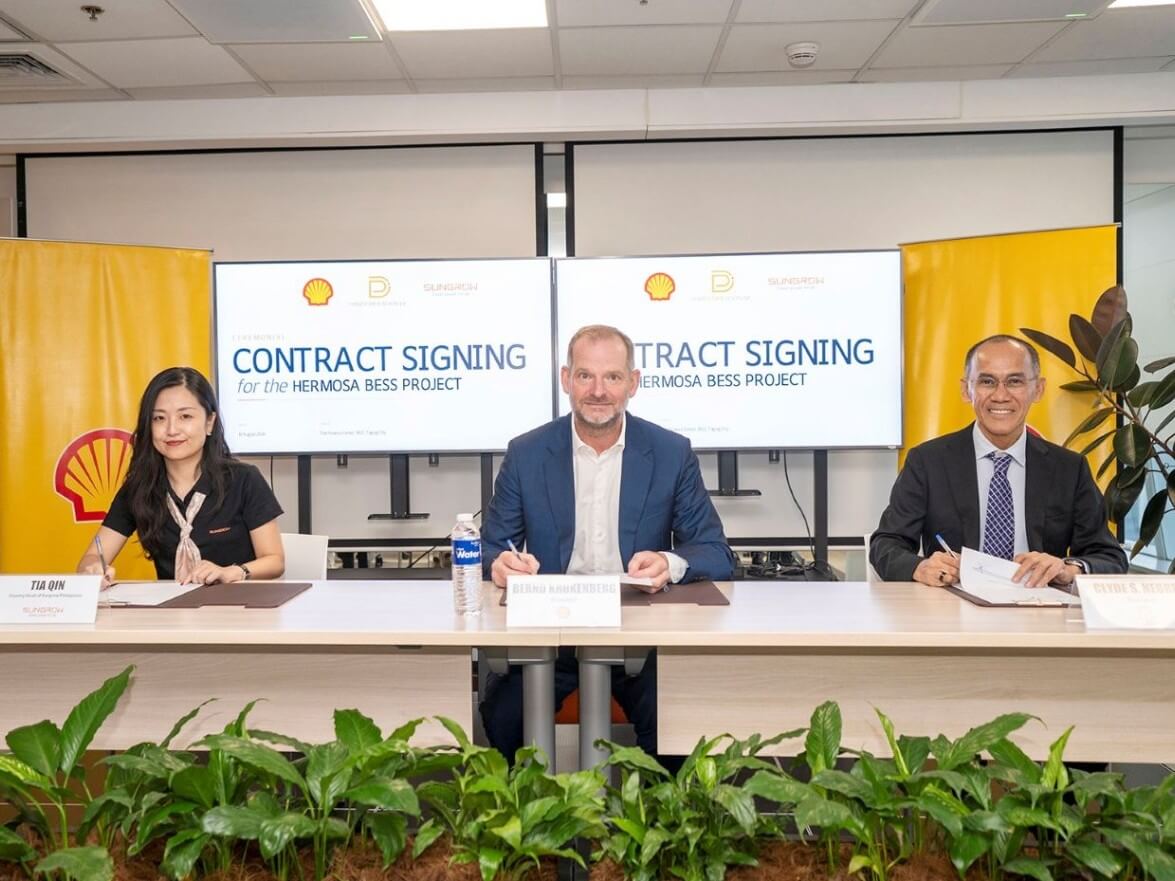 From left: Tia Qin, country head of Sungrow Philippines; Bernd Krukenberg, president and CEO of Shell Energy Philippines; and Clyde S. Nebres, president of Power Dimension Inc., during the contract signing between Shell Energy Philippines (SEPH) and Power Dimension Inc. for the Hermosa Battery Energy Storage System (BESS).