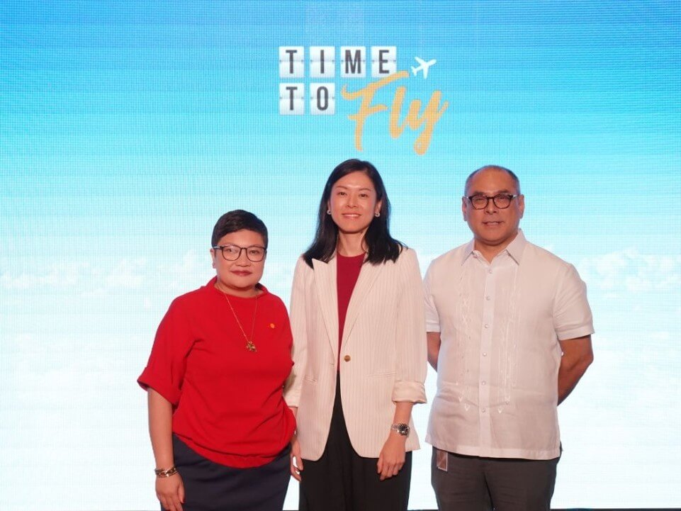 &nbsp;Mastercard Philippines business development manager Grace Gloria, Singapore Airlines general manager (Philippines) Liwei Tai, and Mastercard Philippines business development vice president Christopher Paraiso. | Contributed photo