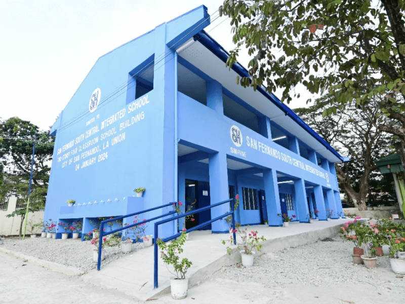 SM Foundation officially turns over its 107th school building to the San Fernando South Central Integrated School in San Fernando, La Union. (Courtesy of SM Group)