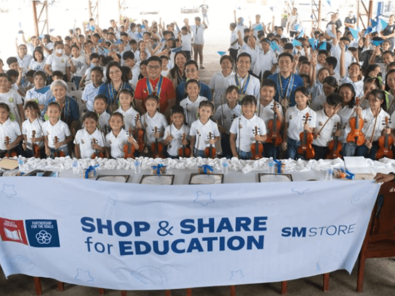 &nbsp;Shop & Share for Education in Liciada Elementary School with SM Foundation, SM Store Baliwag, SM Store CSR and Department of Education Division of Bulacan. (Photo from the SM Group)&nbsp;