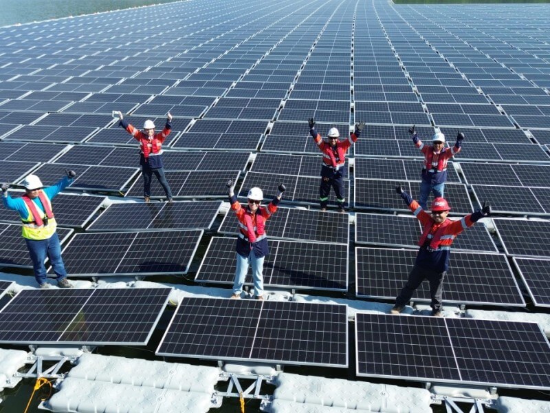 Carmen Copper Corp.’s three-hectare floating solar facility at the Malubog Reservoir. The facility’s 8,540 solar panels generate 4.99 MW of clean renewable accounting for 10 percent of the copper mine’s power needs./ Contributed photo
