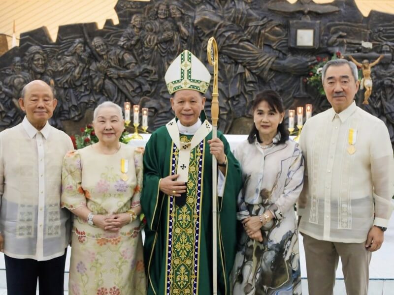 SM Prime Holdings chair Hans T. Sy (right right) and Anita Co Ng (second from left) receive the Pro Ecclesia et Pontifice papal award during a solemn investiture ceremony led by Manila Archbishop Jose F. Cardinal Advincula (center) at the Layforce Chapel in Makati City. The honor, decreed by Pope Leo XIV, is among the Vatican&rsquo;s highest distinctions for lay Catholics./Image screenshot taken from the Roman Catholic Archdiocese of Manila ​Facebook page.&nbsp;