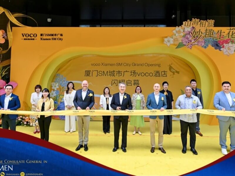 From left: Mr. Johnson Co, SM China Country Head; Mr. Chen Changchun, IHG Vice President for Hotel Lifecycle & Growth, Greater China; Ms. Lin Wanran, SM Prime Holdings Senior Vice President for China Projects; Mr. Benjamin Zahn, IHG Vice President - Operations, East & South China, Hong Kong, Macau & Taiwan; Mr. Hans Sy, SM Prime Executive Committee Chairman; Mr. Qiu You, InterContinental Hotels Group (IHG) Greater China&rsquo;s Chief Operating Officer; Consul General Winston Dean S. Almeda; Mr. Hans &ldquo;Chico&rdquo; Sy, Jr., SM Engineering Design and Development Corporation President; and Mr. Steven Tan, SM Supermalls President on stage for the ribbon-cutting ceremony./Photo from the Facebook account of the Philippine Consulate General in Xiamen.&nbsp;