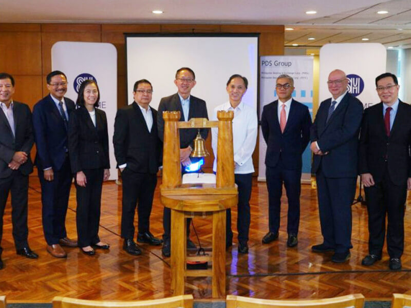 SM PRIME LISTING. (CLICK ON IMAGE TO SEE FULL PHOTO) (left to right): Daniel Camacho, Executive Vice President Group Head - First Metro InvestmentCorporation; Roland Gerard Veloso Jr., President - BPI Capital Corporation; Gonzalo Benjamin Bongolan, Investment Banking Head – Landbank of the Philippines; Ma. Theresa Ravalo, President & CEO - Philippine Depository & Trust Corp.; Alexander Pomento, Vice President – SM Prime Holdings, Inc.; John C. Ong, Chief Finance Officer - SM Prime Holdings, Inc.; Eduardo Francisco, President - BDO Capital & InvestmentCorporation; Ryan Tapia, President - China Bank Capital Corporation; Antonino Nakpil, President & CEO -Philippine Dealing & Exchange Corp.; Virgilio Chua, President - SB Capital Investment Corporation; and Gerald Abrogar, Head - Investment Banking - East West Banking Corporation