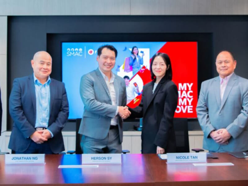 (From left) John Patrick Cua, SMAC chief operating officer, SMAC; Jonathan Ng, chief finance officer, SM Retail; Herson Sy, executive director, SM Group; Nicole Tan, chief business officer, AirAsia rewards; Ricky Isla, CEO, AirAsia Philippines, and Leong Diyao,  regional head of rewards partnerships, AirAsia./ Contributed photo (Click ​on the photo to view full image)