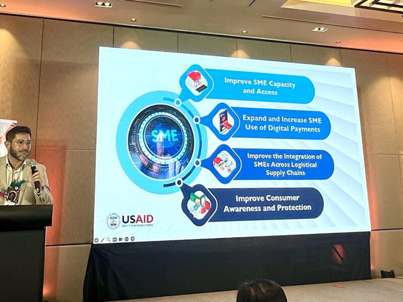 At the MSME Day Kick-off in Iloilo, USAID and PLDT Enterprise showcased initiatives to boost small businesses with digital tools, upskilling, and market expansion. In the photo: SPEED Deputy Chief of Party Hugo Prado presenting the SPEED project./Photo from PLDT Enterprise 