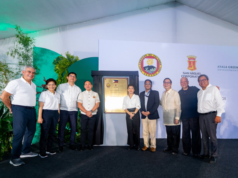From left: Ayala Corp. chair Jaime Augusto Zobel de Ayala, Ayala Land president and CEO Meean Dy, Department of Transportation Undersecretary Andy Ortega, Calamba City Mayor Ross Rizal, Department of Public Works and Highways Director Pelita V. Galvez, Toll Regulatory Board Executive Director Atty. Alvin Carullo, Ayala Greenfield Development Corp. Chairman Joselito Campos, Jr., San Miguel Corp. Chairman and Chief Executive Officer Ramon S. Ang, and Ayala Corporation president and CEO Cezar Consing./Contributed Photo 