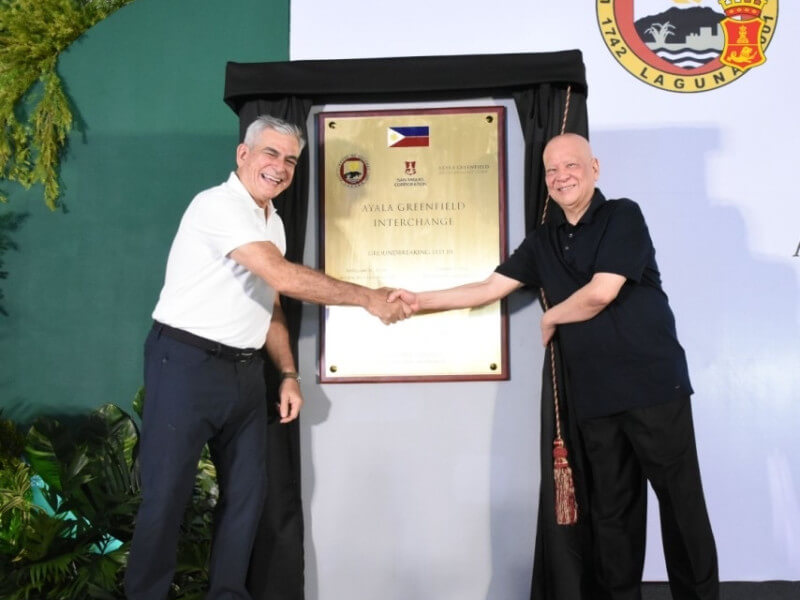 Ayala chair Jaime Augusto Zobel de Ayala, San Miguel Corp. chair & CEO Ramon S. Ang during the recent ​agreement partner for the Ayala Greenfield Interchange. 
