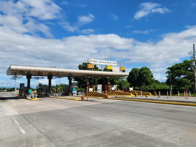 This South Luzon Expressway (SLEX) toll gate at the Eton Entry is already equipped with both an ALPR camera and an RFID scanner for quicker, barrier-less throughput./Contributed photo
