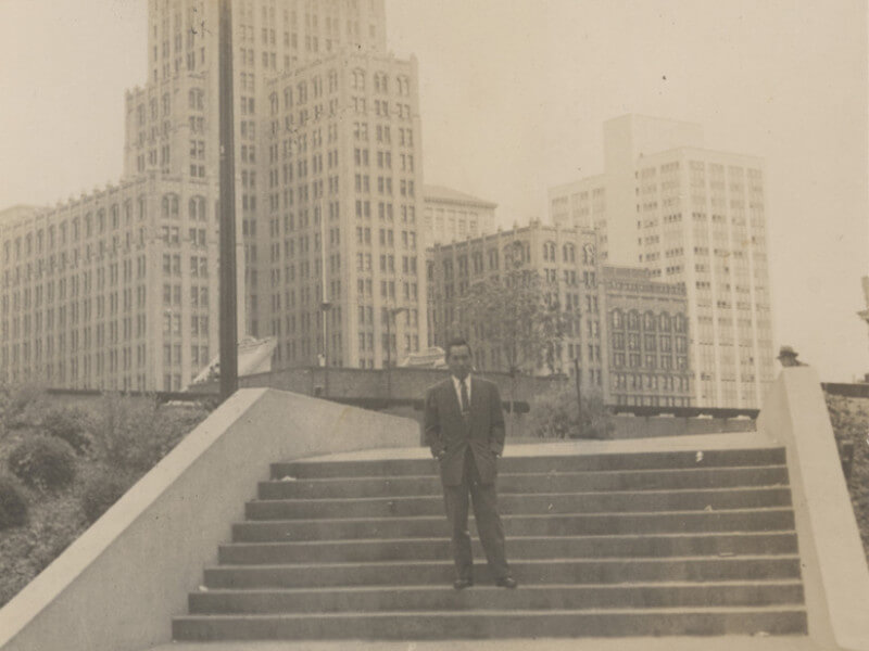 Mr. Sy visits Boston's shoemakers in the 1960s./Photo from SM Group archives 