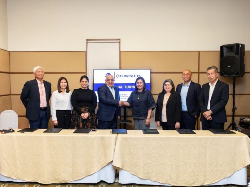 From left: Atty. Siegfred Mison, chief administrative officer – SONAK Group; Stephanie Lingad, COO – SONAK Land Corp.; Gurmeet Buxani, director – SONAK Group; Anil Buxani, chair & CEO – SONAK Group; Catherine A. Ilagan, president & CEO – Filinvest Alabang Inc.; Don-Don Mari S. Ubaldo, FVP– Filinvest Alabang Inc.; and Michael Alexis Legaspi, director – SONAK LandCorp. | Contributed photo