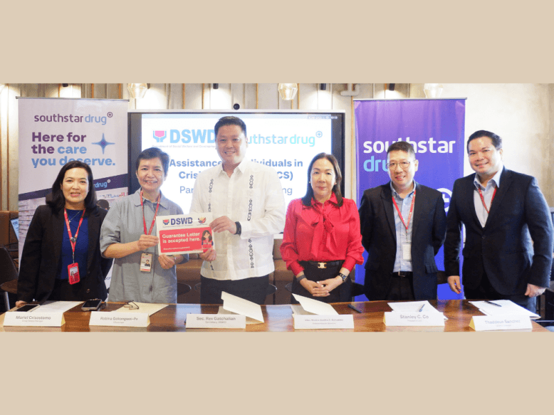 From left: Robinsons Retail Drugstore Segment Group general manager Mariel Crisostomo, Robinsons Retail chair Robina Gokongwei Pe, Social Welfare Secretary Rex Gatchalian, DSWD Undersecretary Monina Josefina Romualdez, Robinsons Retail president and CEO Stanley Co, and Southstar Drug general manager Thaddeus Sanchez. | Contributed photo