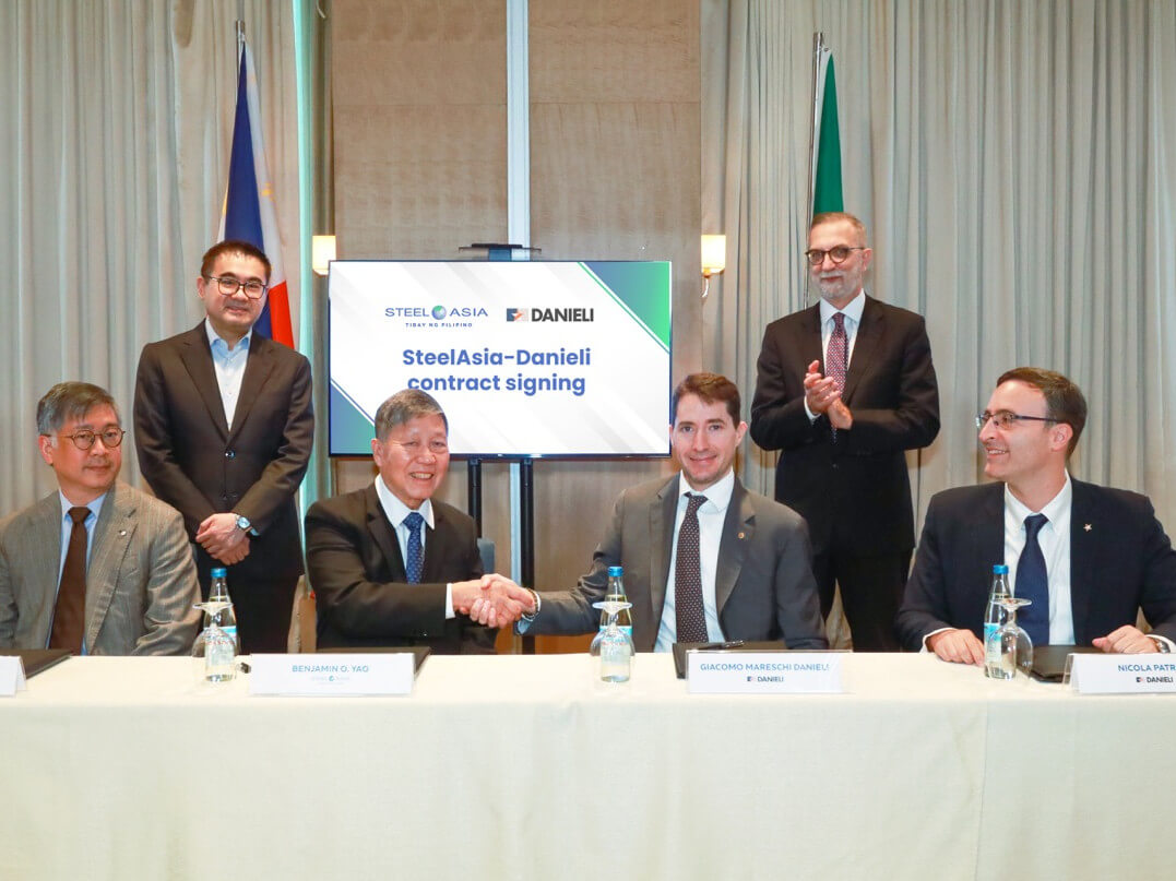 Present in the contract signing event were (seated left to right) SteelAsia president Andre Sy, SteelAsia chair and CEO Benjamin Yao, Danieli CEO Giacomo Mareschi Danieli, and Danieli managing director Nicola Patrizi. The signing ceremony was witnessed by H.E. Davide Giglio, Ambassador of Italy to the Philippines (standing, right) and Secretary Frederick Go, Special Assistant to the President for Investment and Economic Affairs (standing, left)./ Contributed photo