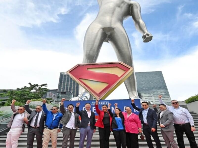 RLC executives do the Victor pose. (Left to right) Jericho P. Go, SVP and Robinsons Offices BU general manager; Barun Jolly, SVP and Robinsons Hotels and Resorts BU GM; Bomboy Lim, Robinsons Movieworld GM; LA Montes, AVP for business development, Robinsons Destination Estates; Kerwin S. Tan, CFO; Mybelle V. Aragon-GoBio, president and CEO; Cora Ang Ley, SVP and head of corporate land acquisition; Fatima Olaguer, head of human resources; Faraday D. Go, EVP and Robinsons Malls BU GM; Jay de la Cuadra, AVP for business development, and Chad Sotelo, SVP and BU GM, RLC Residences./ Contributed photo (Click the photo to view full image)