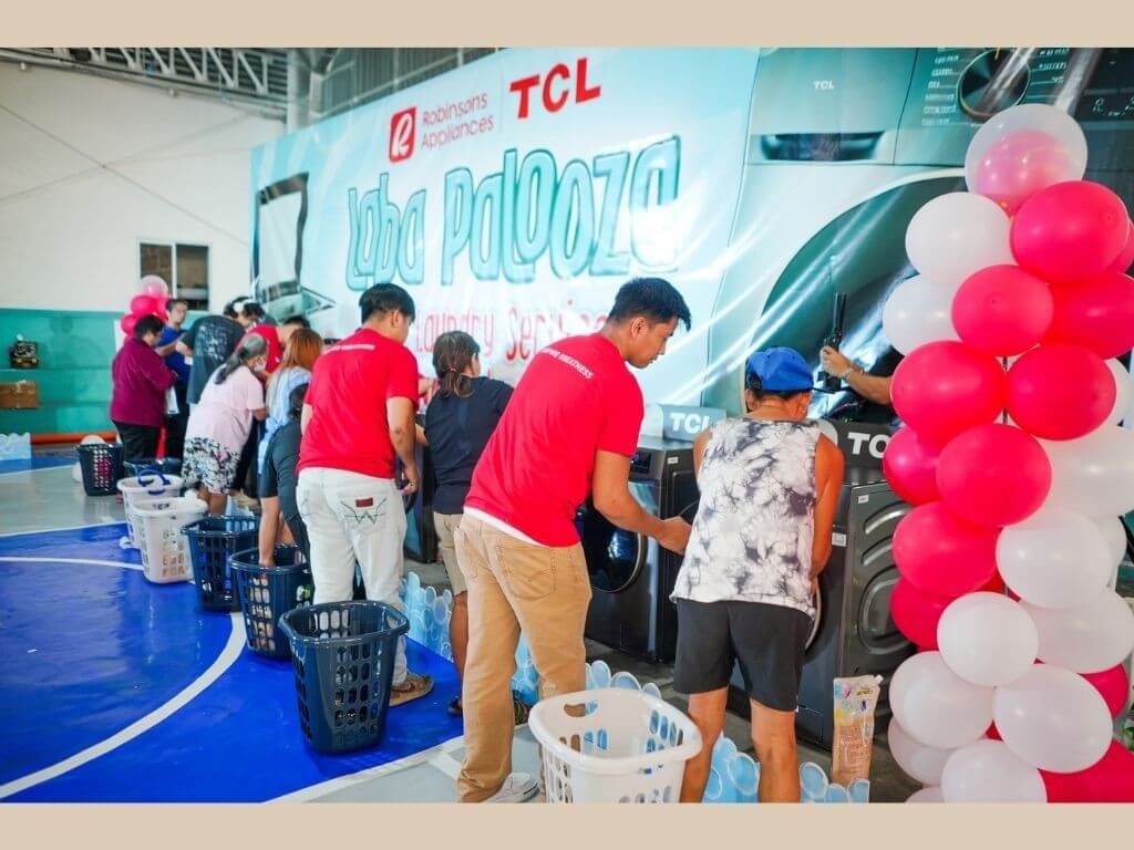 Labapalooza went around different locations in Tacloban and Cainta, giving the consumers the opportunity to bring their laundry to a free pop-up laundromat and experience TCL&rsquo;s smart washer-dryer solutions firsthand. | Contributed photo